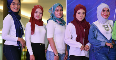 Petite ladies audition for Kebaya pageant queen Petite ladies audition for Kebaya pageant queen