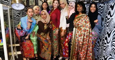 Miss Malaysia Kebaya delegation visits Bernama Miss Malaysia Kebaya delegation visits Bernama
