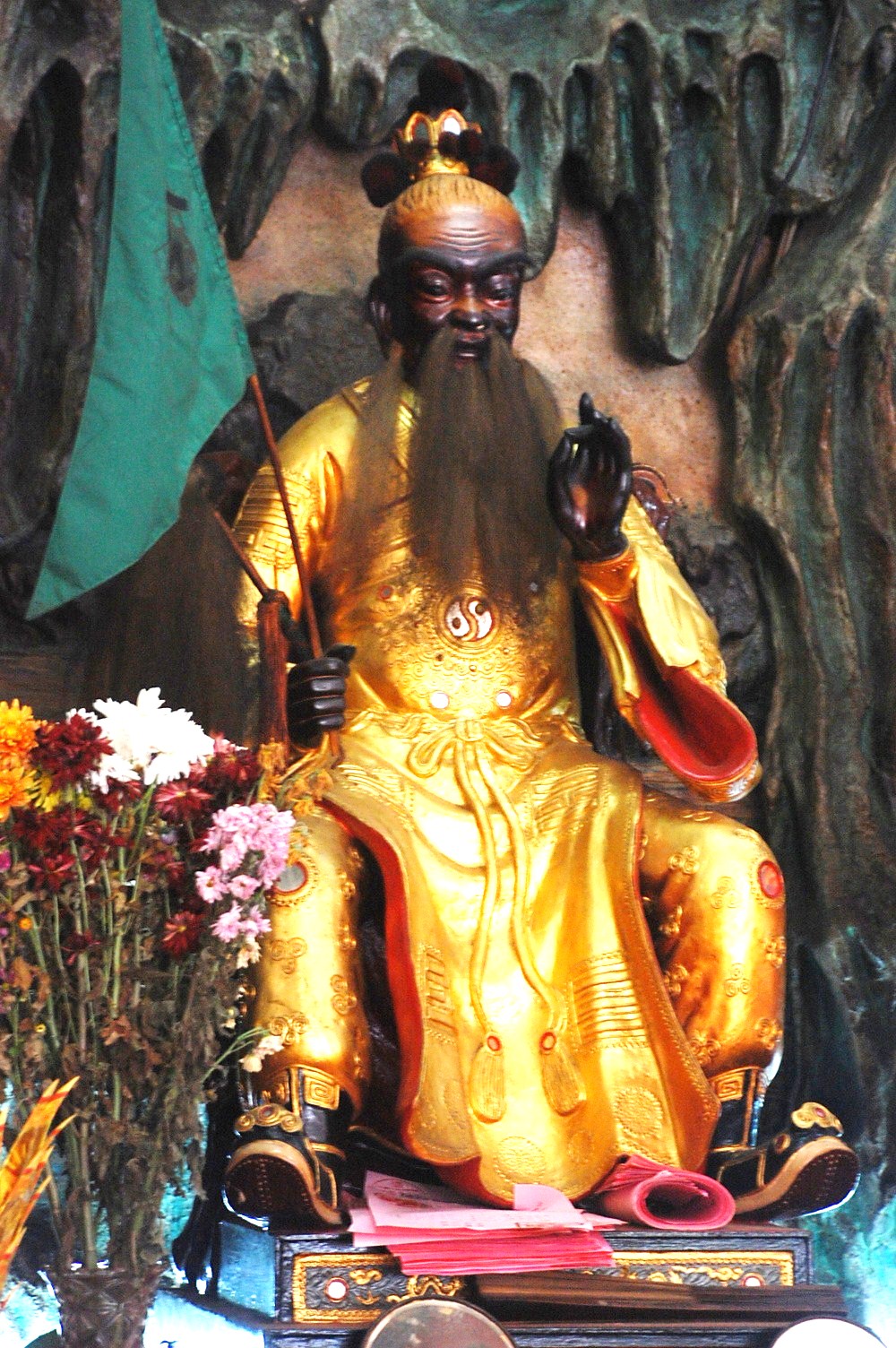 The deity of Wong Loo Sen See sits majestically on the main altar of the temple.