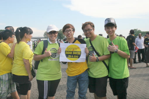Himpunan Hijau and Bersih supporter at Dataran MBJB