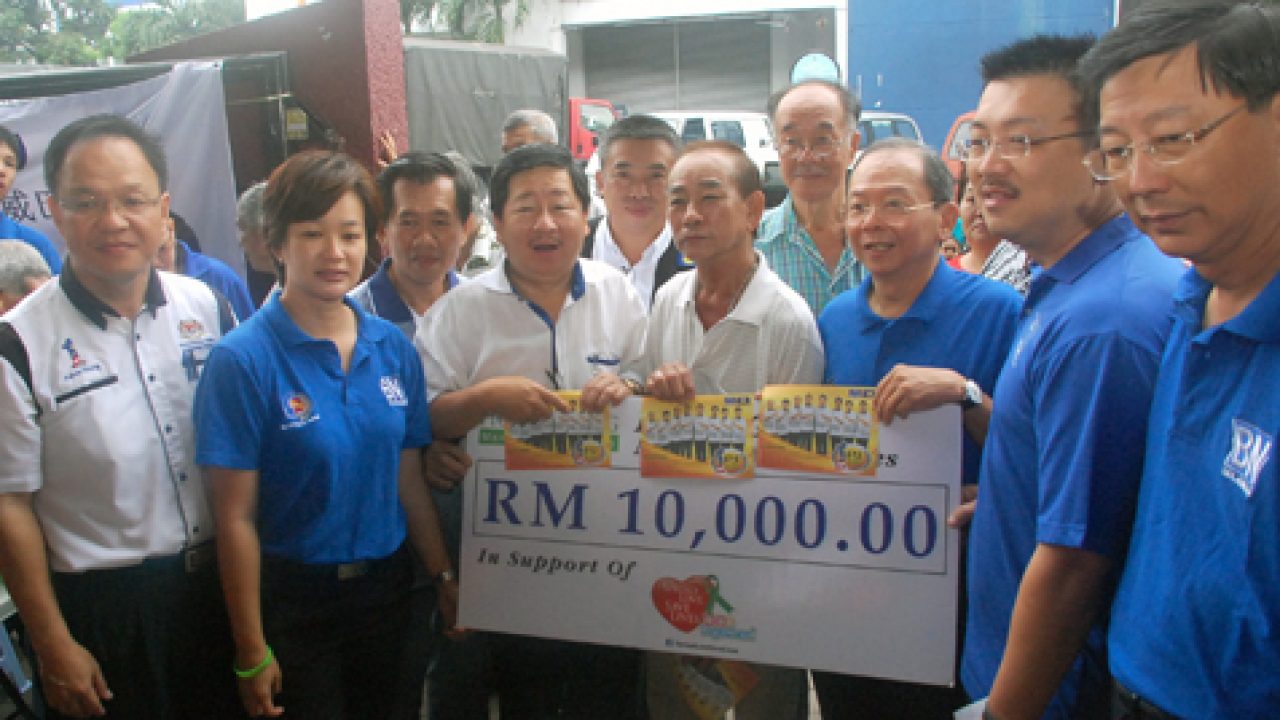 RM10,000 cheer for Sungei Way market traders - Citizens Journal 