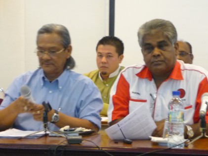 MTUC president Khalid Atan (left) and the new Sec Gen GopalKishnam at the Press Conference