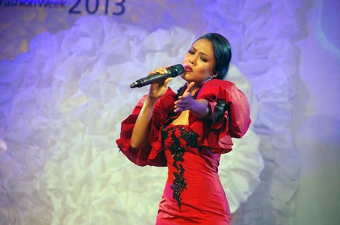 Syafinaz Selamat sings Disney tunes at Xixili lingerie fashion show