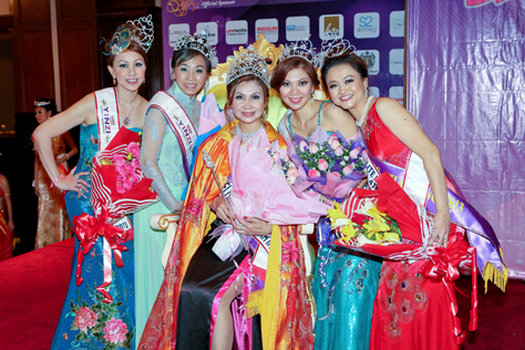 Mrs Elite Malaysia Intl 2013 Tian Lee Na (center), 1st runner-up Lim Woan Rou (2nd right), 2nd runner-up Jena Chuan (2nd left), 3rd runner-up Angie Tan (1st left) & 4th runner-up Ang Kui Chin (1st right)