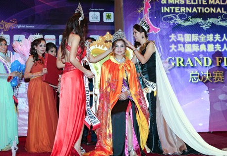 Tian Lee Na is crowned Mrs Elite Malaysia International 2013
