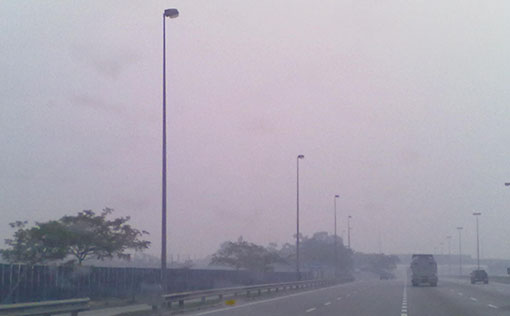 Haze condition near Jalan Pelabuhan Klang (5.30pm) Photo by R Rajeswary.