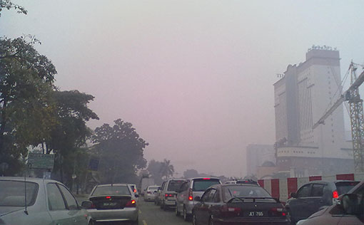 Haze condition near Summit USJ Shopping Mall, Subang Jaya (5.00pm) Photo by R Rajeswary.