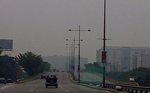 Haze condition at Jelutong, Dr Lim Chong Eu expressway heading to George Town. (12:45pm). Photo by Susan Loone