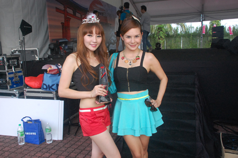 Super GT Queen Malaysia 2013 Stilly Goh (left) and actress Lavin Seow