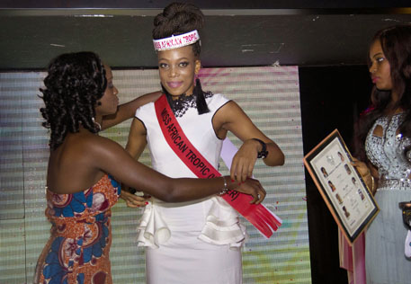 Arsike Camara is putting the sash on Miss Africa Tropic 2013 winner Same Mercy Kooneeng from Botswana