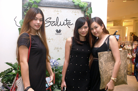 (L-R) Piong Li Mian, Caroline Ng & Nicole Lee