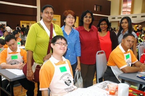 Principal Zipsy Kamalar (centre) and teaching staff of Society For Persons With Learning Difficulties Dayspring Selangor at Rainbow in My Heart Art Competition 2013. 