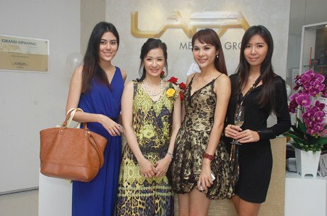 (L-R) Chloe Chen, Jannie Yang, Dr.Whitney Chew and June Yap