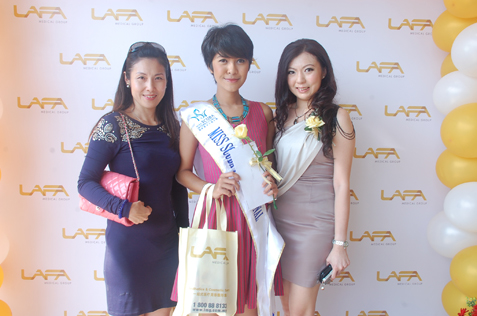 Miss Scuba International 2011 Dayu Prastini Hatmanti (centre) at the LAFA Medical Group launch