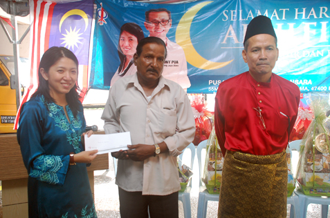 Krishnan AL Nagamuthu receives cash aid from ADUN Damansara Utama Yeo Bee Yin