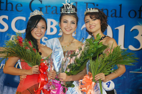 Miss Scuba Malaysia 2013 Jade Park (centre), 1st runner-up Allyson Liew (left) and 2nd runner-up Elysha Arnold (right)