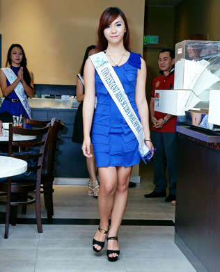 Miss-Scuba-Malaysia-2013-finalist-Summer-Liew-at-Aunty-Su-kopi-bistro.jpg