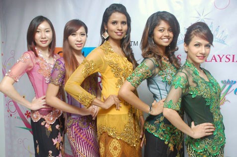 Some of the semi-finalists of Miss Wilayah Kebaya 2013 posing at a press conference. From left are Evonne Teo, Nasha Zaidi, Jayanthi, Rupini and Cyma Aziz.