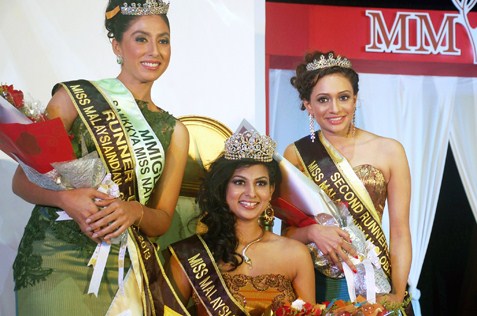 MMIG 2013 queen Sangheetaa Phary (centre), 1st runner-up Arveen Kaur (l) and Venagary Rajee (r).