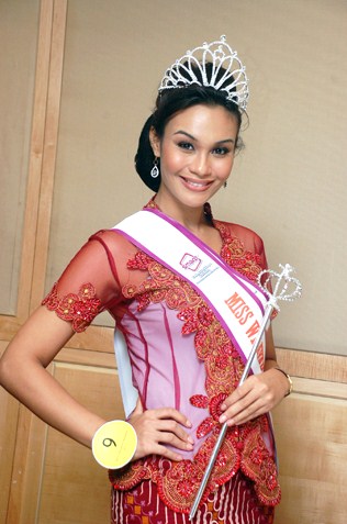 Miss Wilayah Kebaya 2013 winner -  Sunshine Aileen Devi Eric