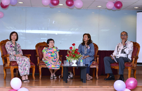uest of honour Datin Paduka Marina Mahathir (2nd from right) launches debut book by Barbara Yen (2nd from left)