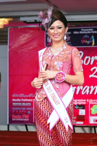 Kueh Mei Fung - Miss Borneo Kebaya 2013