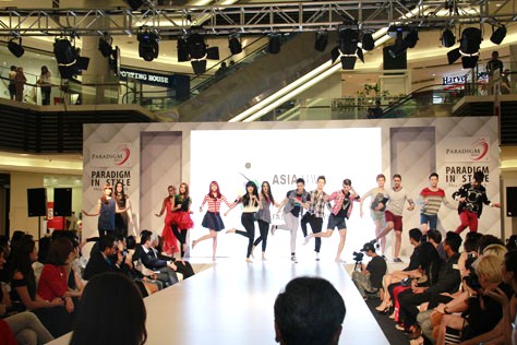 Asia New Star Model 2014 Face Of Malaysia 14 finalists perform a dance