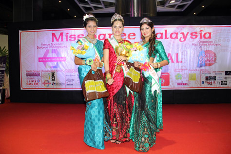Miss Saree Malaysia 2013 Massuhaella (centre), 1st runner-up Vanessa (right) and 2nd runner-up Rupini (left).