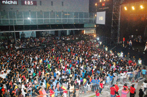 Crowd at Mutiara Damansara 2014 countdown party