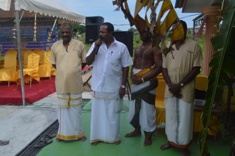 V. Gunalan declaring the completion of 170,000 clay lamps lighted at 10.30 am 1/1/2014