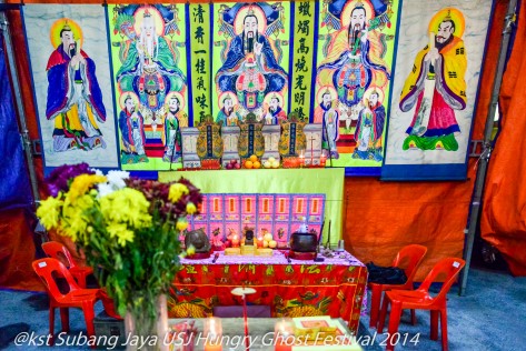 A Toaist sacrificial alter with images of athe 5 most powerful deities in the Universe with the Jade Emperor in the centre