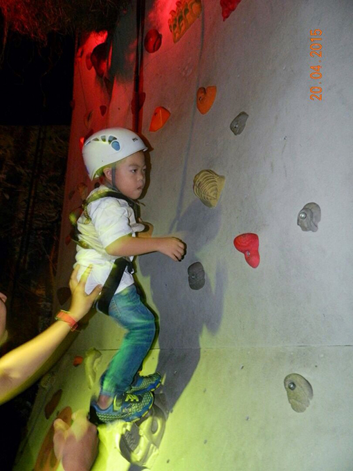A child trying out the wall climbing activity to find the Pteranodon's eggs