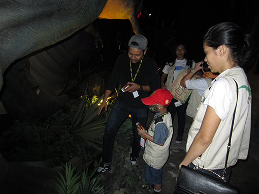 Nik Alik Irfan ( in red cap ) checking out the feet of the Tyrannosaurus Rex at Dinoscovery by Dinosaurs Live!