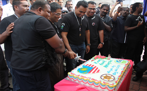 Cake cutting ceremony in conjunction with Malaysia Day, which also coincides with Sivarraajh’s birthday
