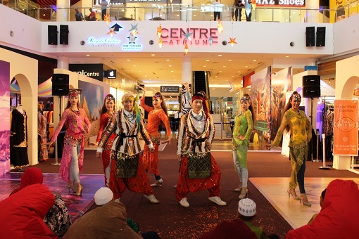  The Raya Musical Performance which captivated the young audience with the Middle Eastern-style dances. 
