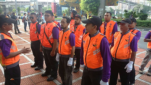 a surge of purple clad volunteers were in charge for the safety and security of the Bersih 5.0 rally