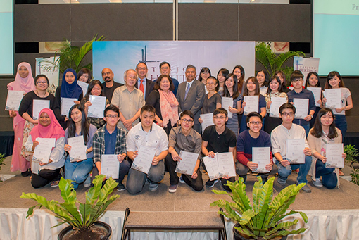 Winners of the Tanjong Heritage 2016 National Level Art Competition joined by Tanjong plc senior officials and members of the distinguished panel of judges.
