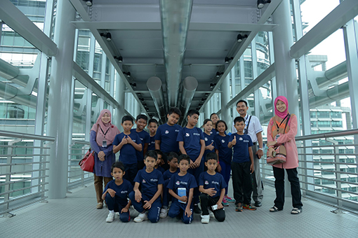 Students and teachers of SKBL at the iconic Twin Towers Skybridge.