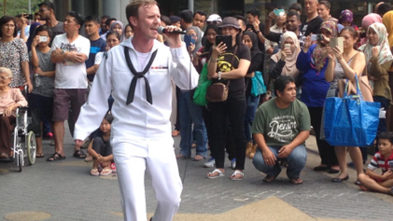 Us Sailor Surprises Crowd With A Malay Song At Ecurve Citizens Journal Malaysia