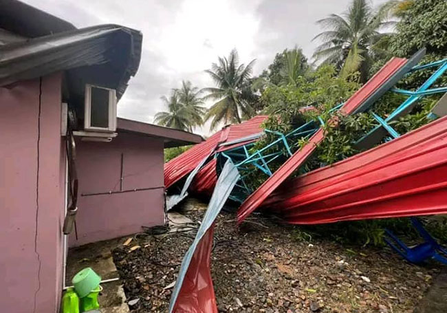 100 houses damaged in a thunderstorms in Perlis