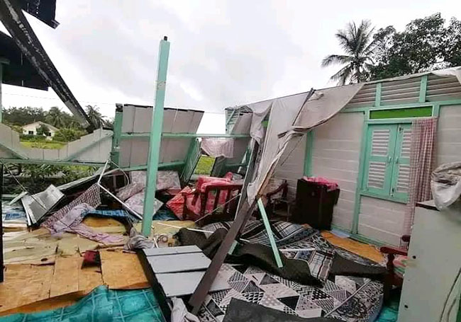 100 houses damaged in a thunderstorms in Perlis