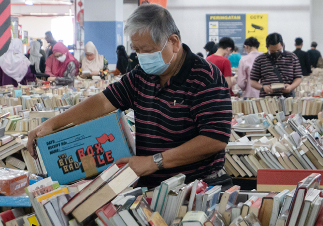 Big Bad Wolf Books - The biggest book selling machine in the region