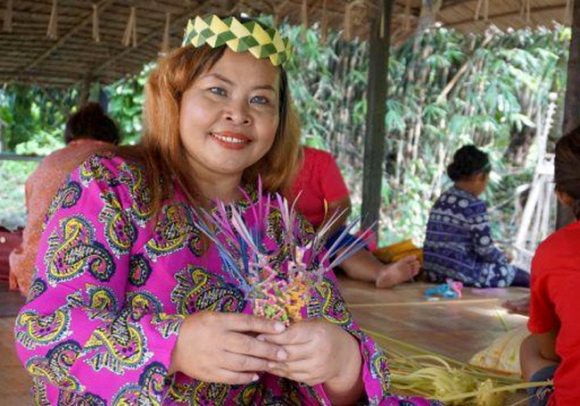 Mah Meri art of 'mengkuang' weaving