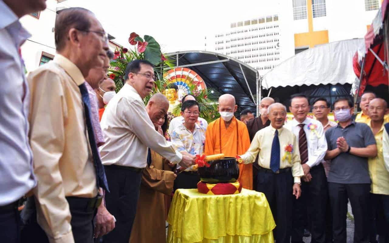 Thousands attend Wesak Day procession in Penang