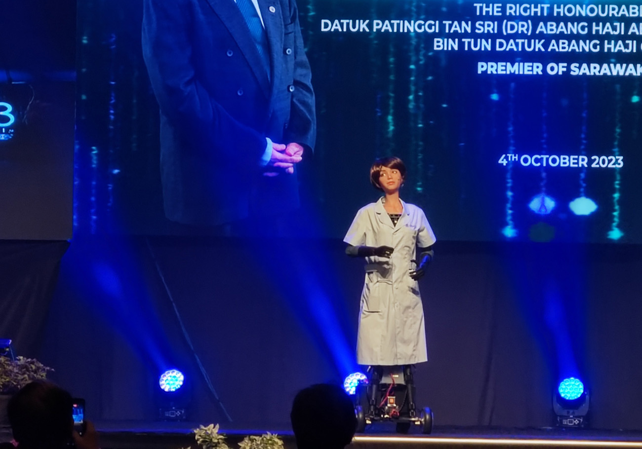 Sarawak Premier draws inspiration from "Grace the Robot"