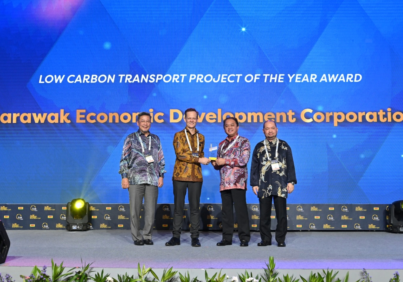 Kuching ART wins 'Low Carbon Transport Project of the Year' Award