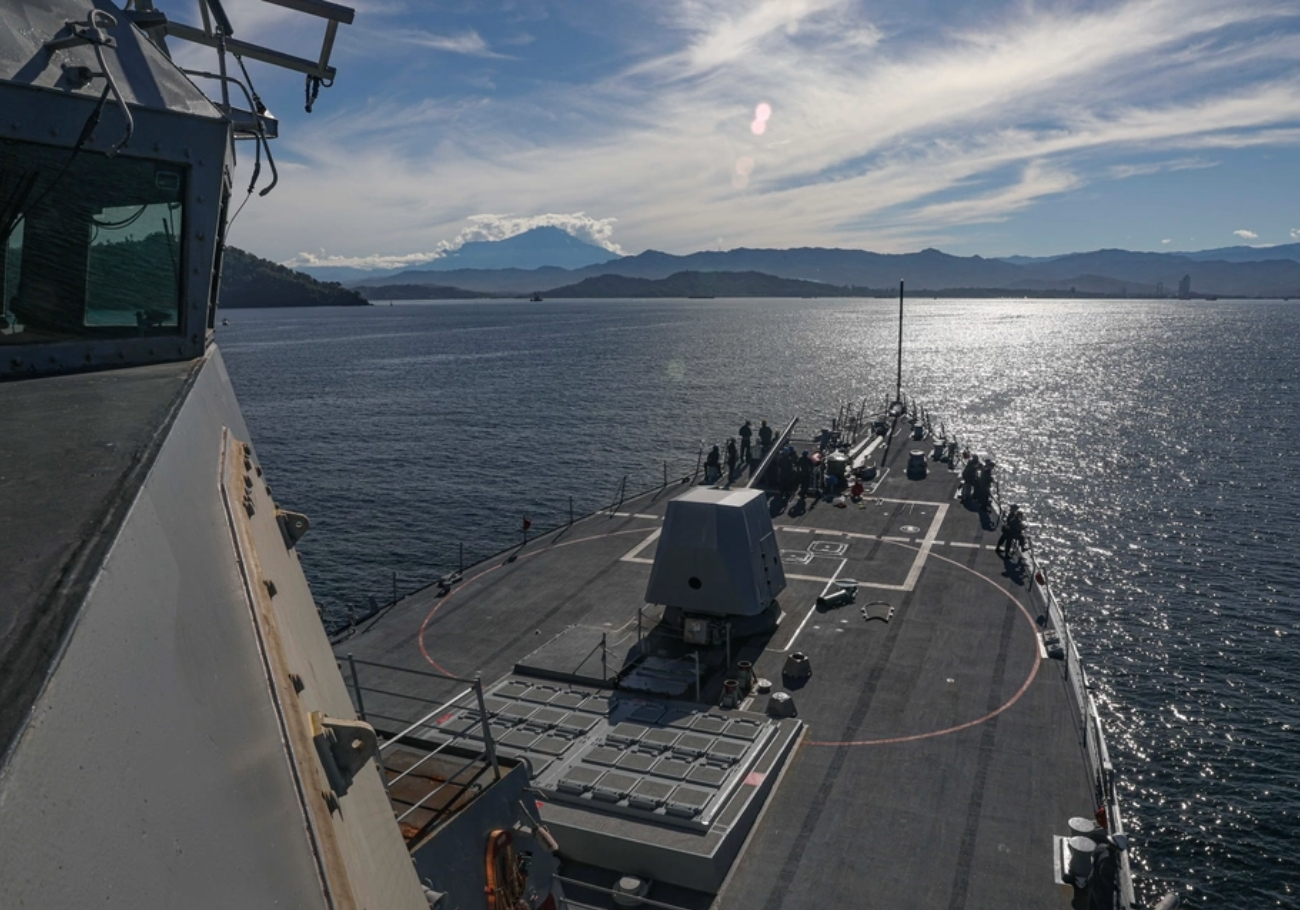 USS Dewey completes Kota Kinabalu port visit