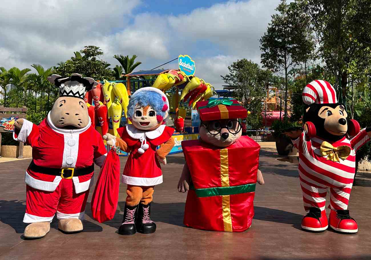 SplashMania Waterpark presents "Santa's Ho-Ho-Holidays"