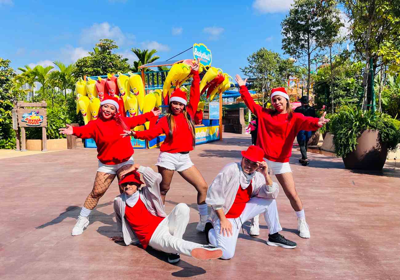 SplashMania Waterpark presents "Santa's Ho-Ho-Holidays"