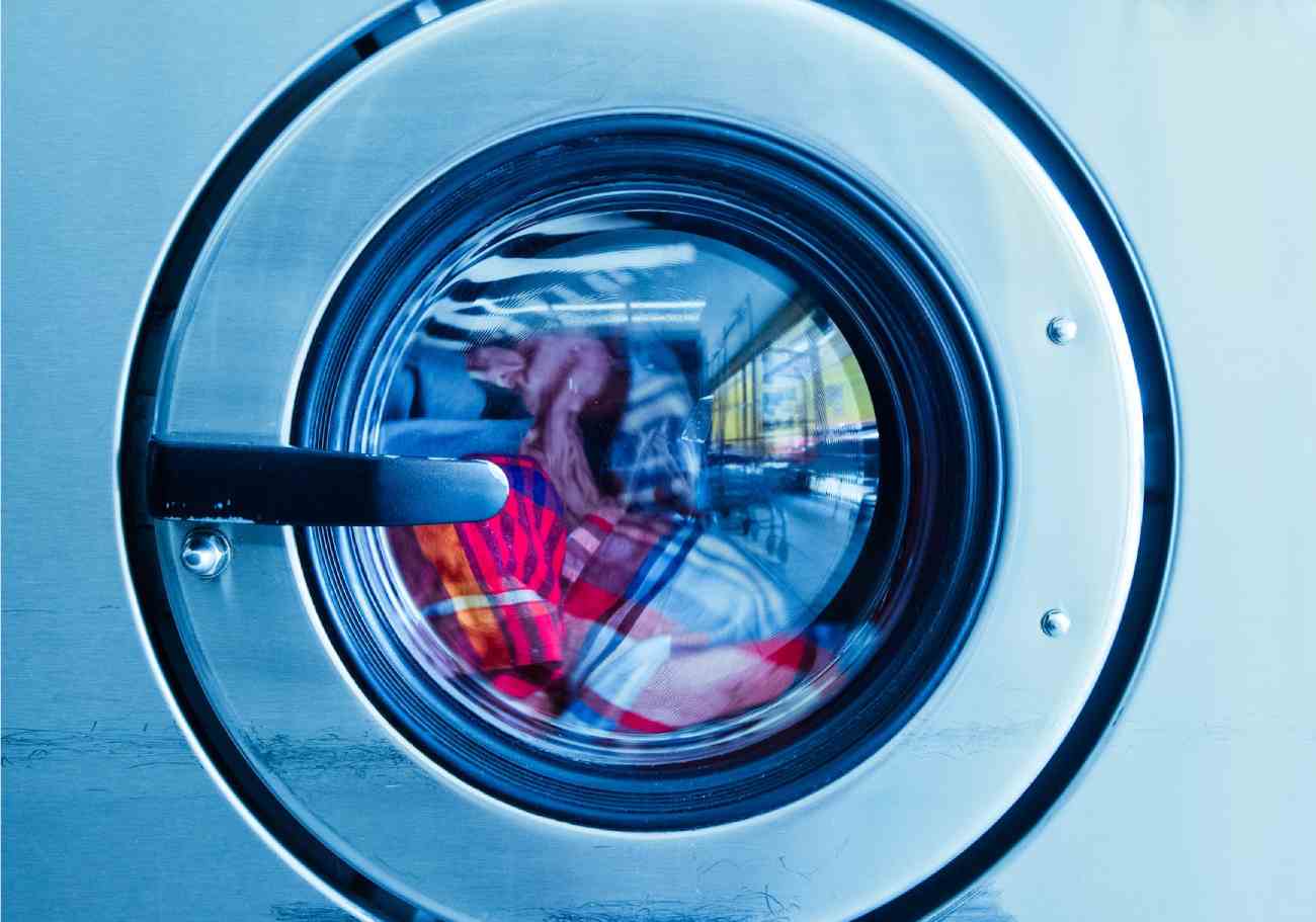 Laundromats: Beyond clean clothes, fostering community bonds